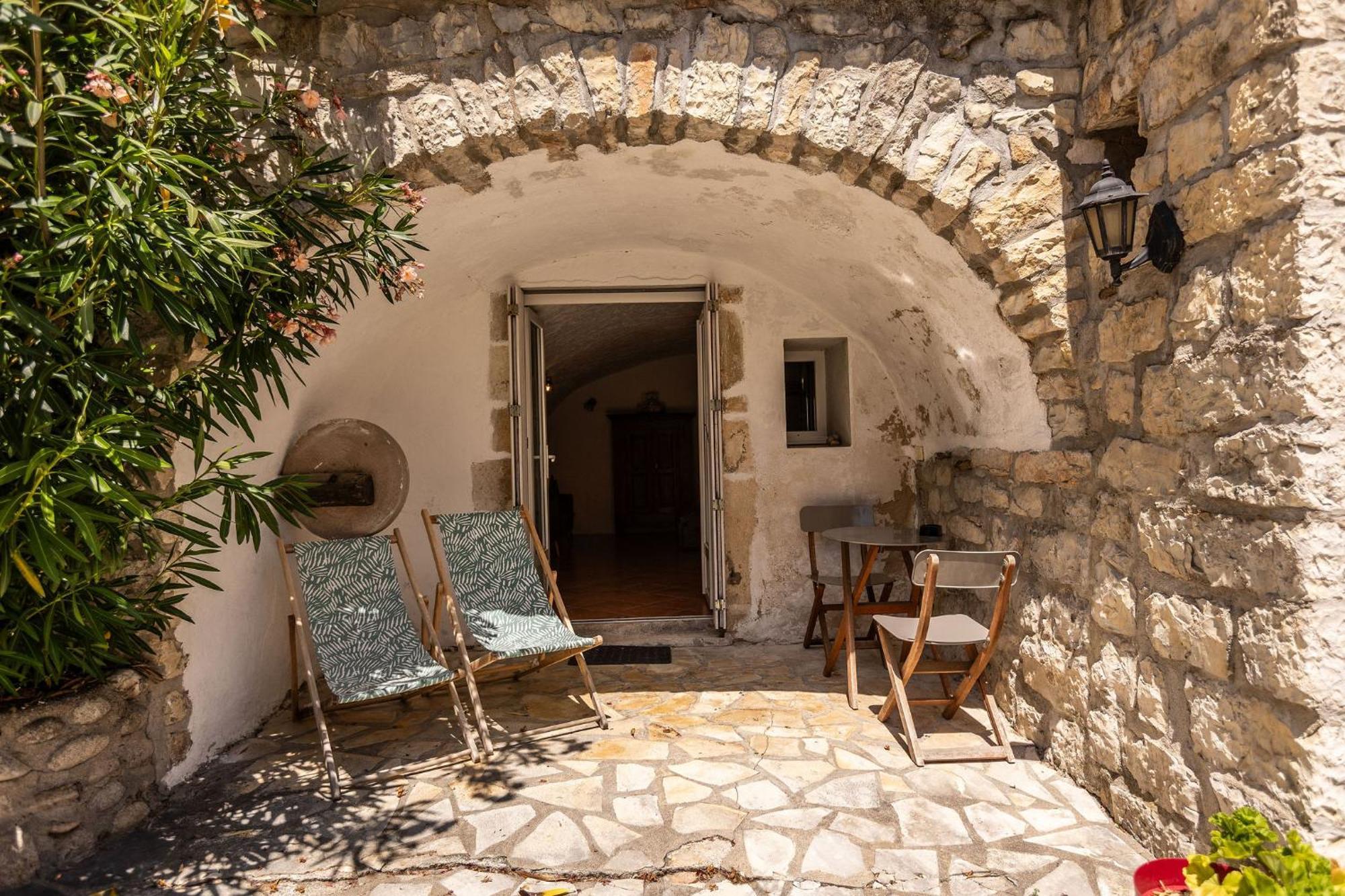 Hotel Les Monteils Grospierres Zewnętrze zdjęcie