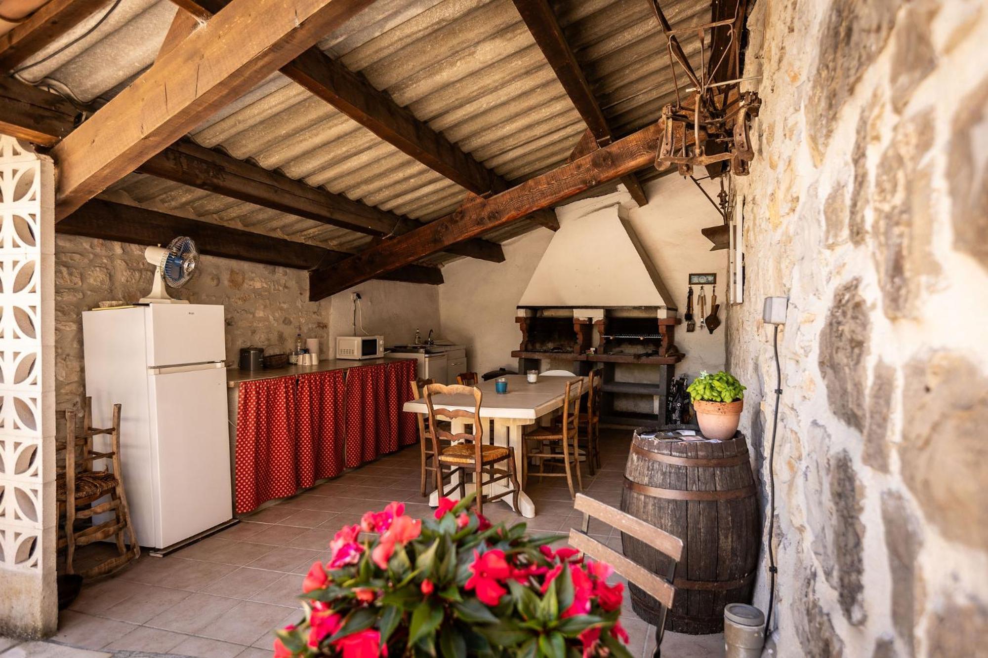 Hotel Les Monteils Grospierres Zewnętrze zdjęcie